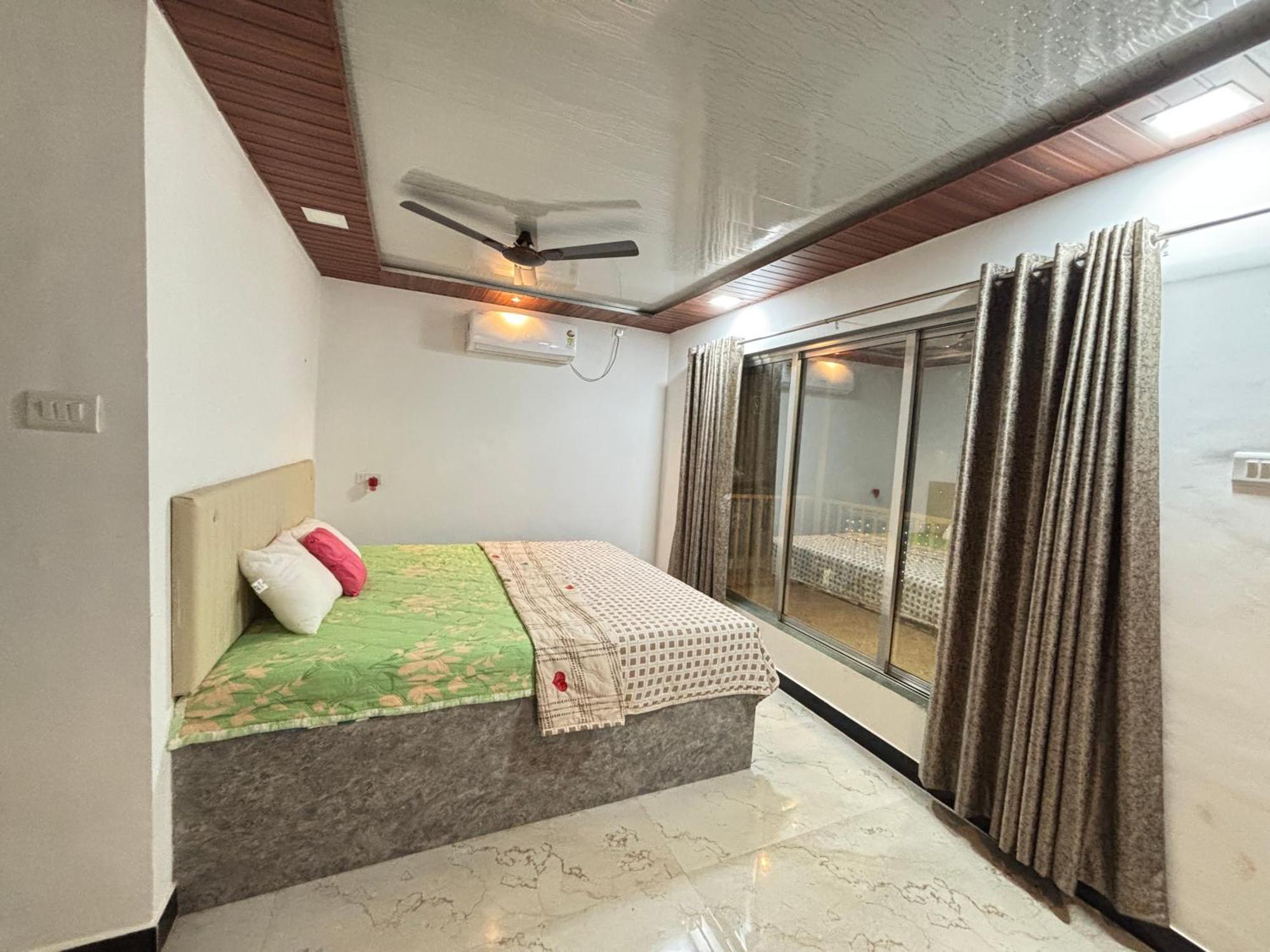 Sea Royal Rooms And Cafe Virar Exterior foto
