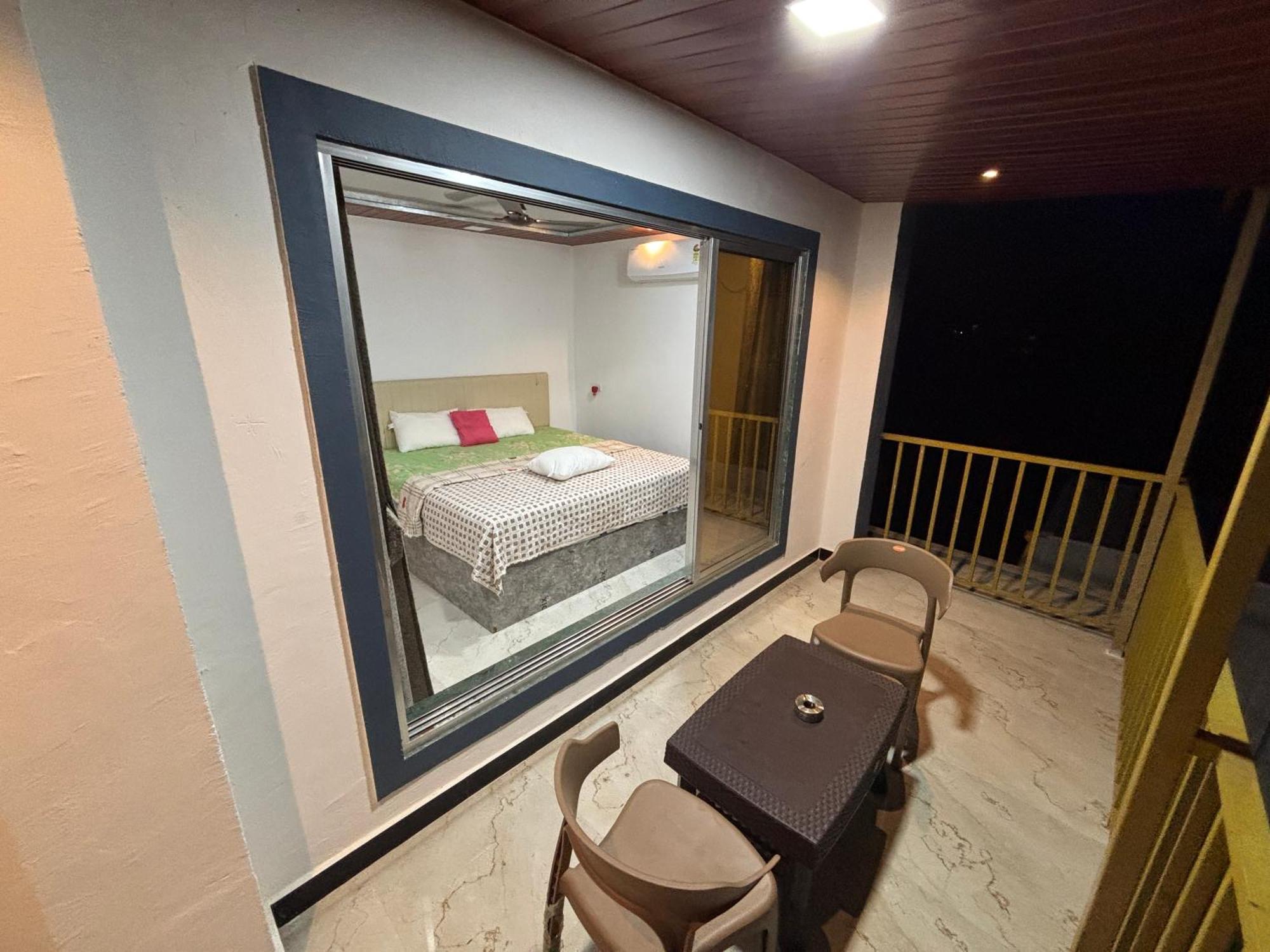 Sea Royal Rooms And Cafe Virar Exterior foto
