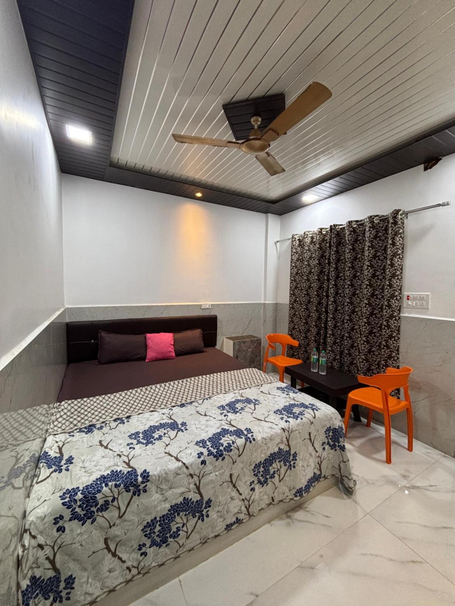 Sea Royal Rooms And Cafe Virar Exterior foto