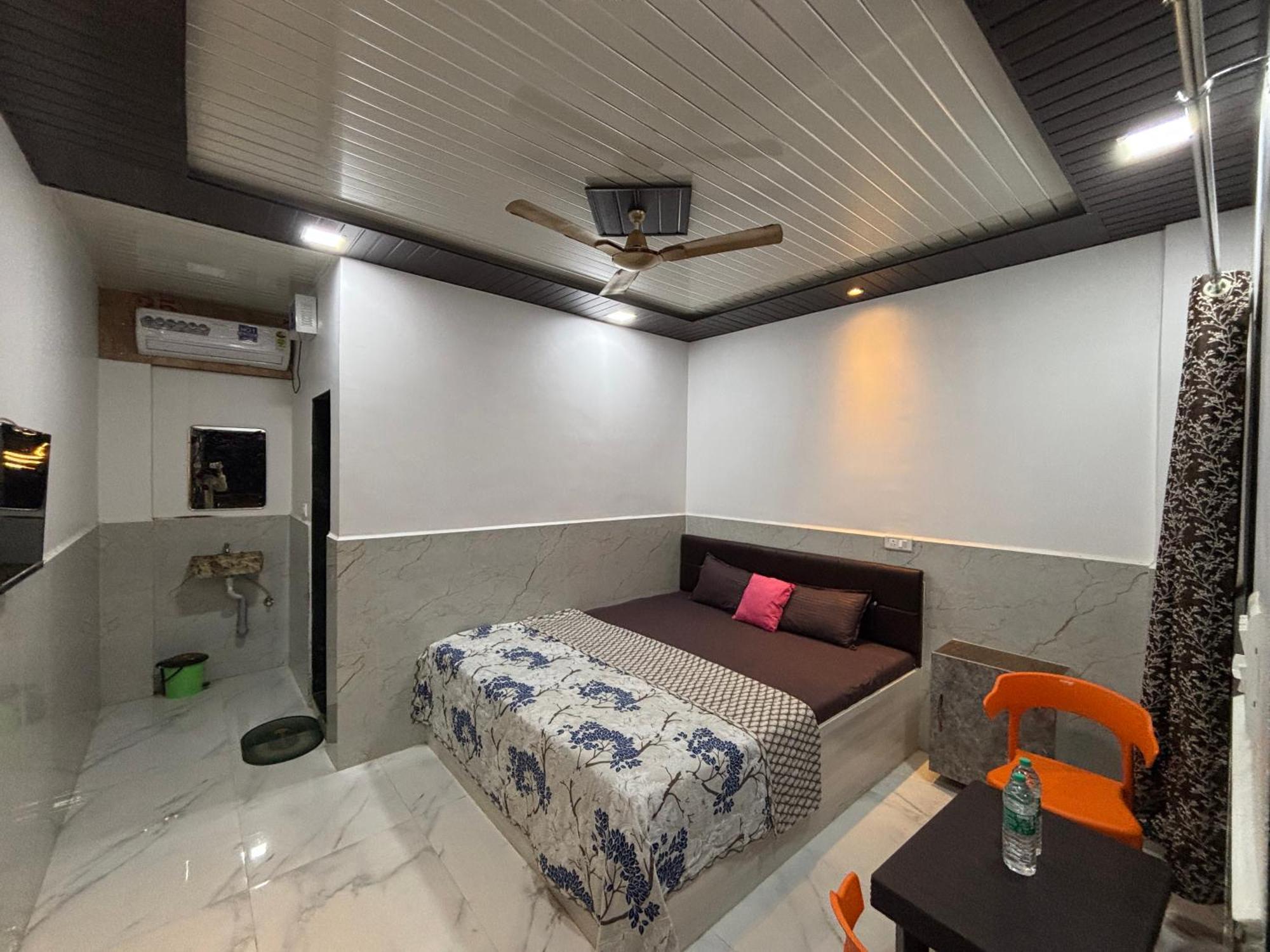 Sea Royal Rooms And Cafe Virar Exterior foto